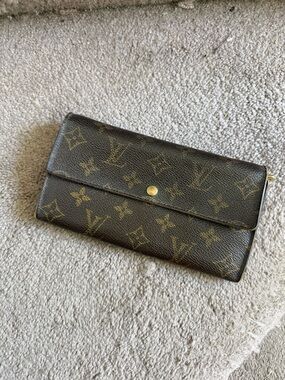 Louis Vuitton Monogram Sarah Wallet
